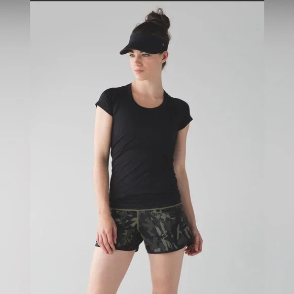 Lululemon Run Times Short (4-way Stretch)
Pop Cut Fatigue Green Black / Black - Picture 2 of 13